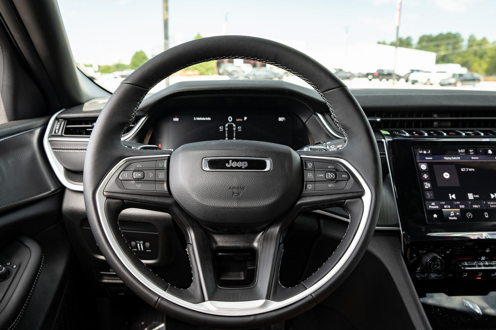 2025 Jeep Grand Cherokee Laredo Altitude photo 28