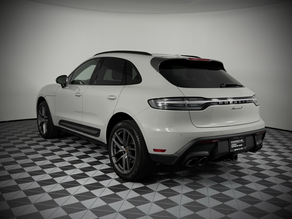 2025 Porsche Macan T photo 3