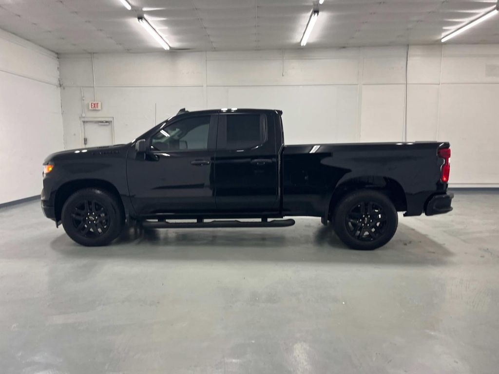 2025 Chevrolet Silverado 1500 Custom Rally Edition photo 4