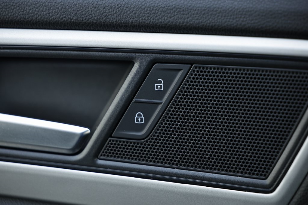 2022 Volkswagen Atlas Cross Sport V6 SE Technology photo 13
