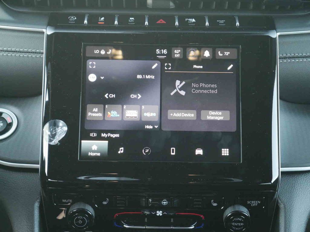 2025 Jeep Grand Cherokee Altitude photo 3