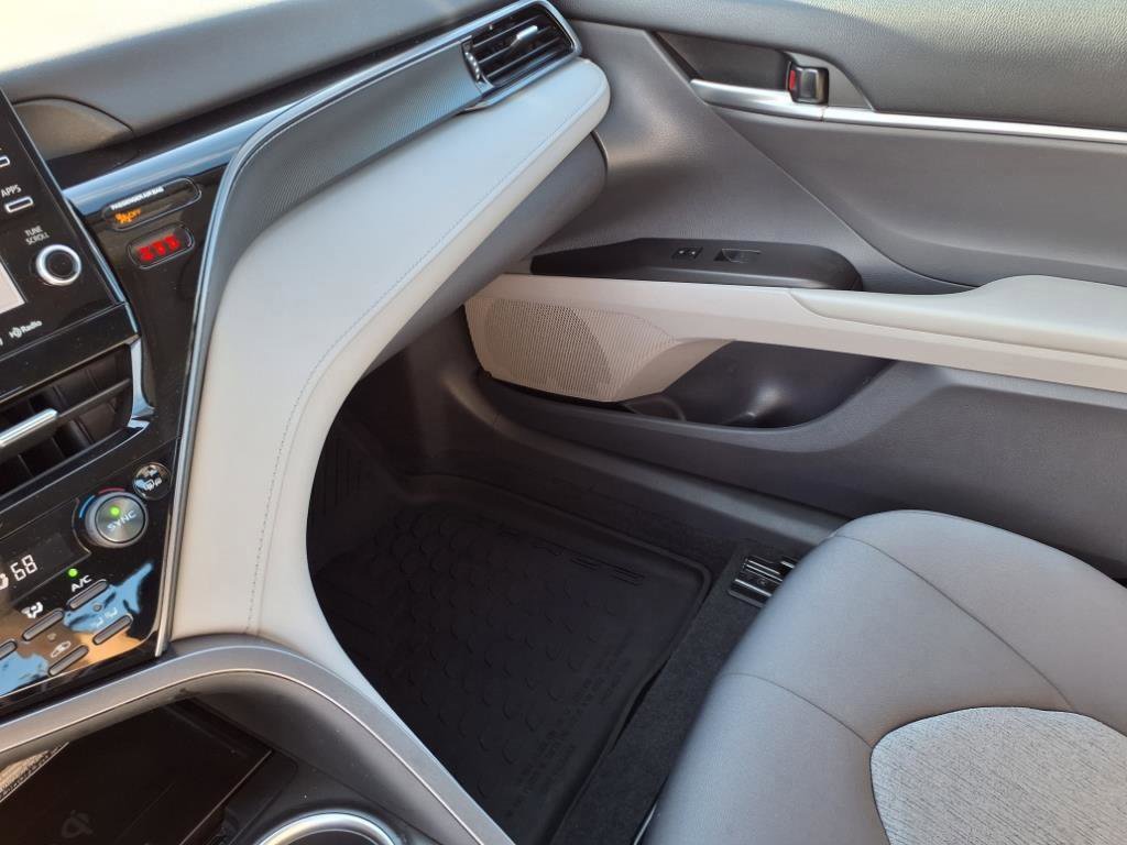 2021 Toyota Camry Hybrid LE photo 14