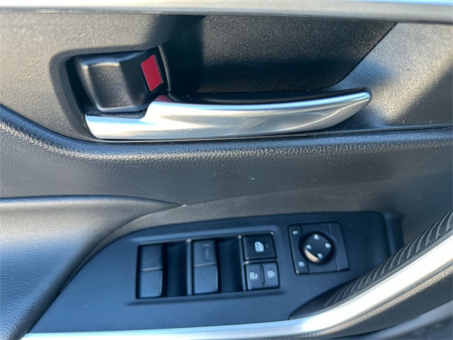2021 Toyota RAV4 XLE photo 14