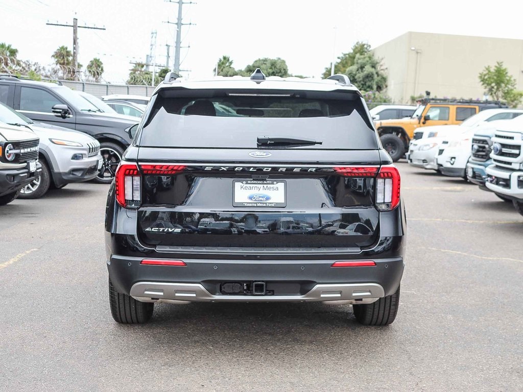 2025 Ford Explorer photo 4