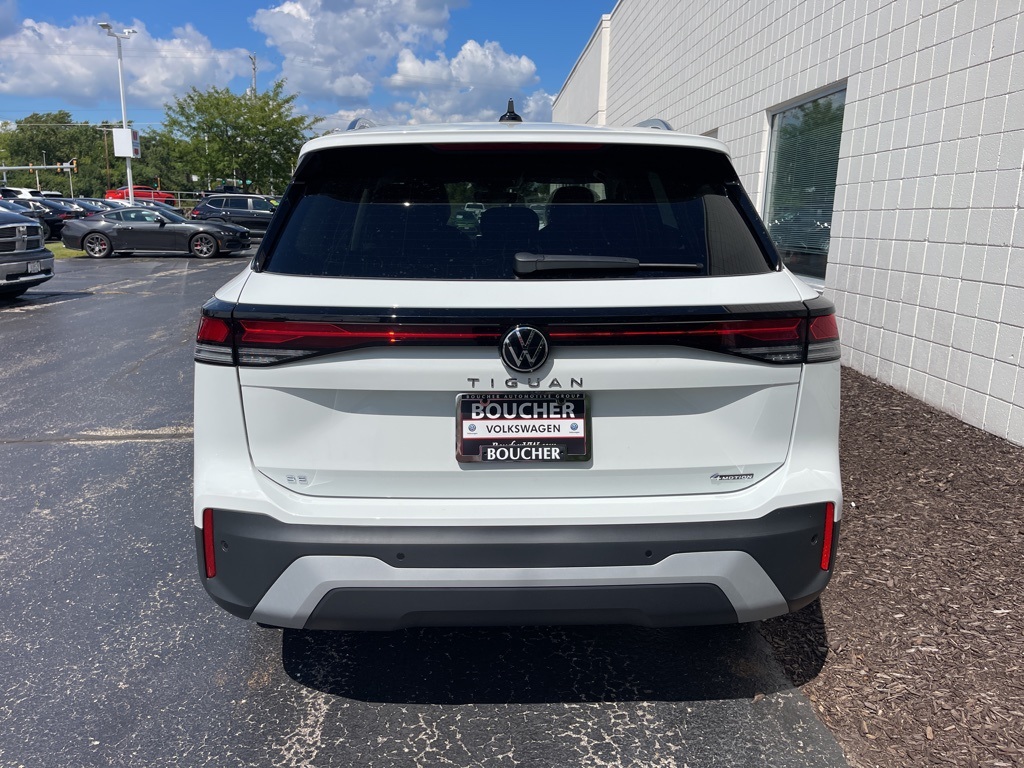 2025 Volkswagen Tiguan SE photo 3