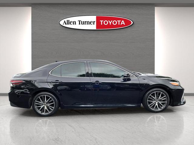 2022 Toyota Camry XLE photo 3