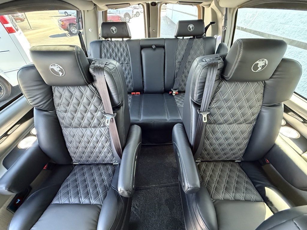 2025 Gmc Savana photo 41