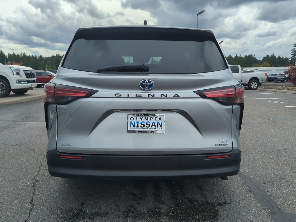 2021 Toyota Sienna XLE photo 7