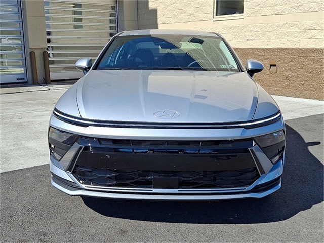 2025 Hyundai Sonata SE photo 2