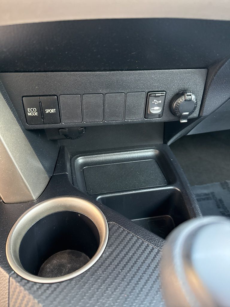 2013 Toyota RAV4 LE photo 8