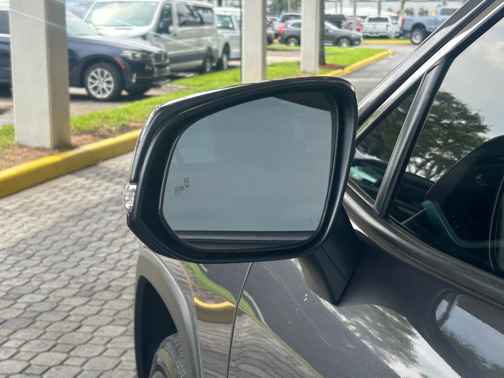 2021 Toyota RAV4 XLE photo 12