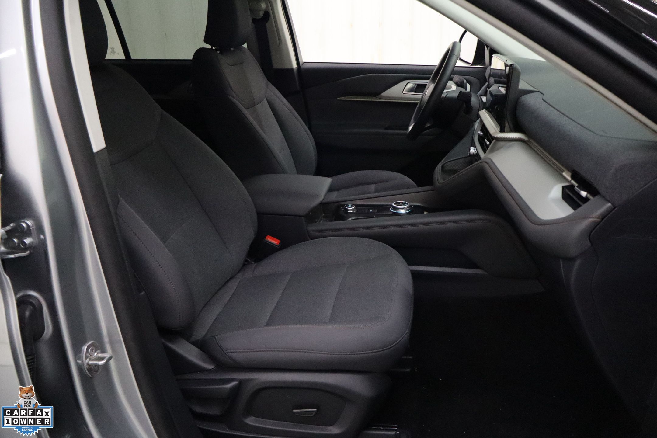 2025 Ford Explorer photo 31