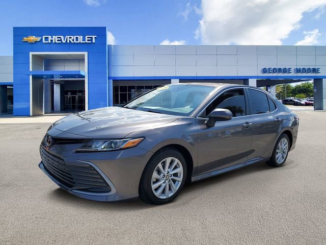 2023 Toyota Camry LE photo 3