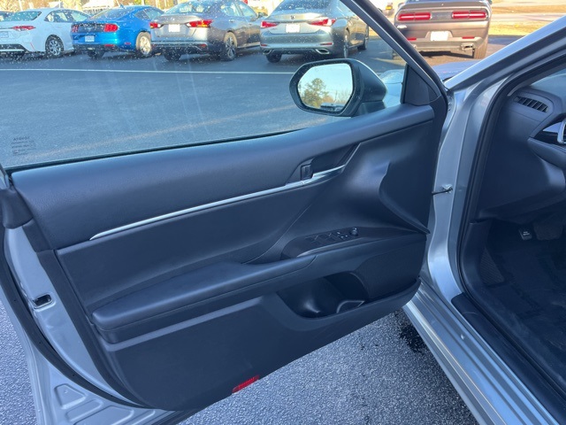 2023 Toyota Camry SE photo 5