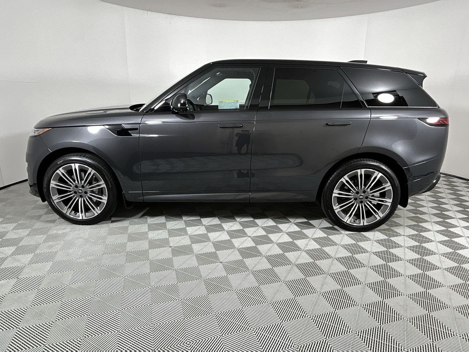 2025 Land Rover Range Rover Sport SE photo 2