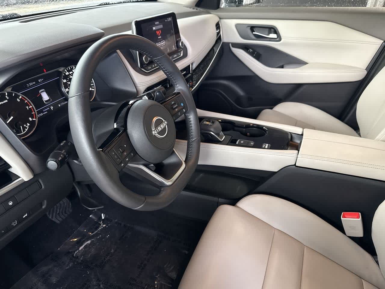 2023 Nissan Rogue SL photo 12