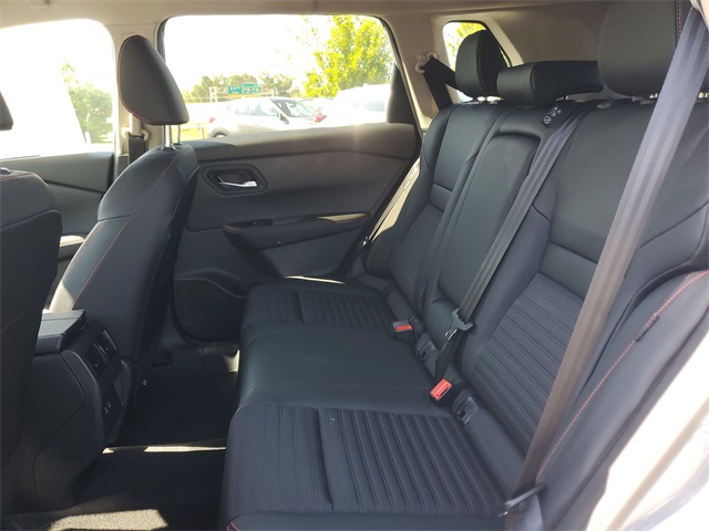 2026 Nissan Rogue SV photo 2