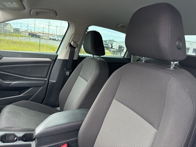 2019 Volkswagen Jetta R-Line photo 18