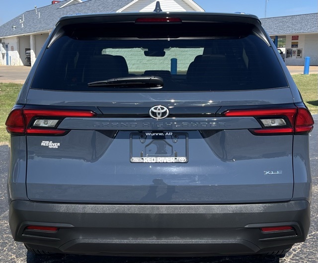 2025 Toyota Grand Highlander XLE photo 4