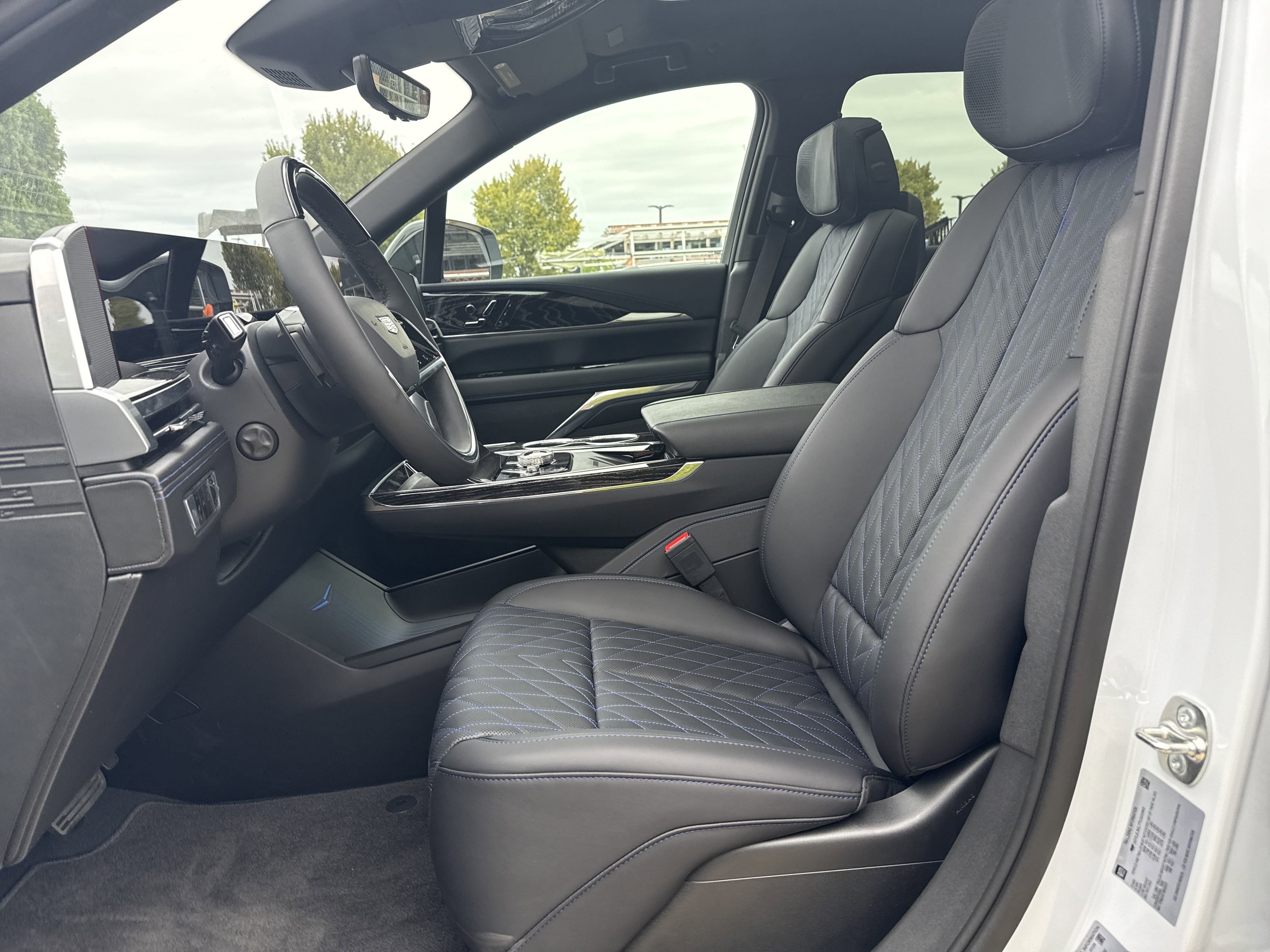 2026 Cadillac Escalade Luxury photo 6