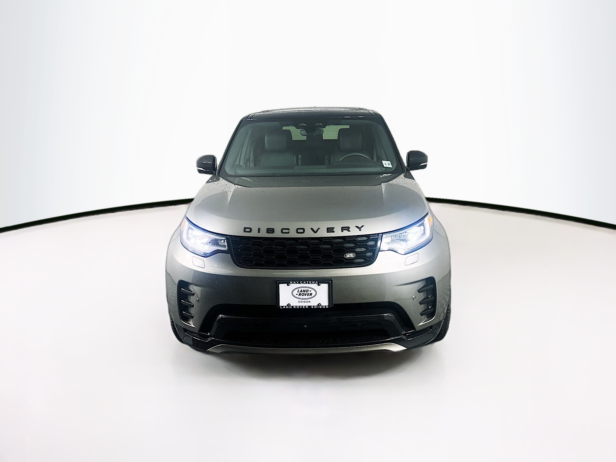 2024 Land Rover Discovery SE photo 2