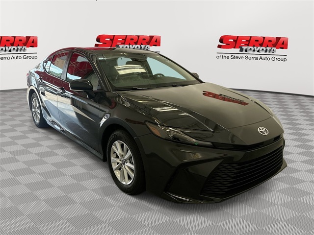 2025 Toyota Camry LE's photo