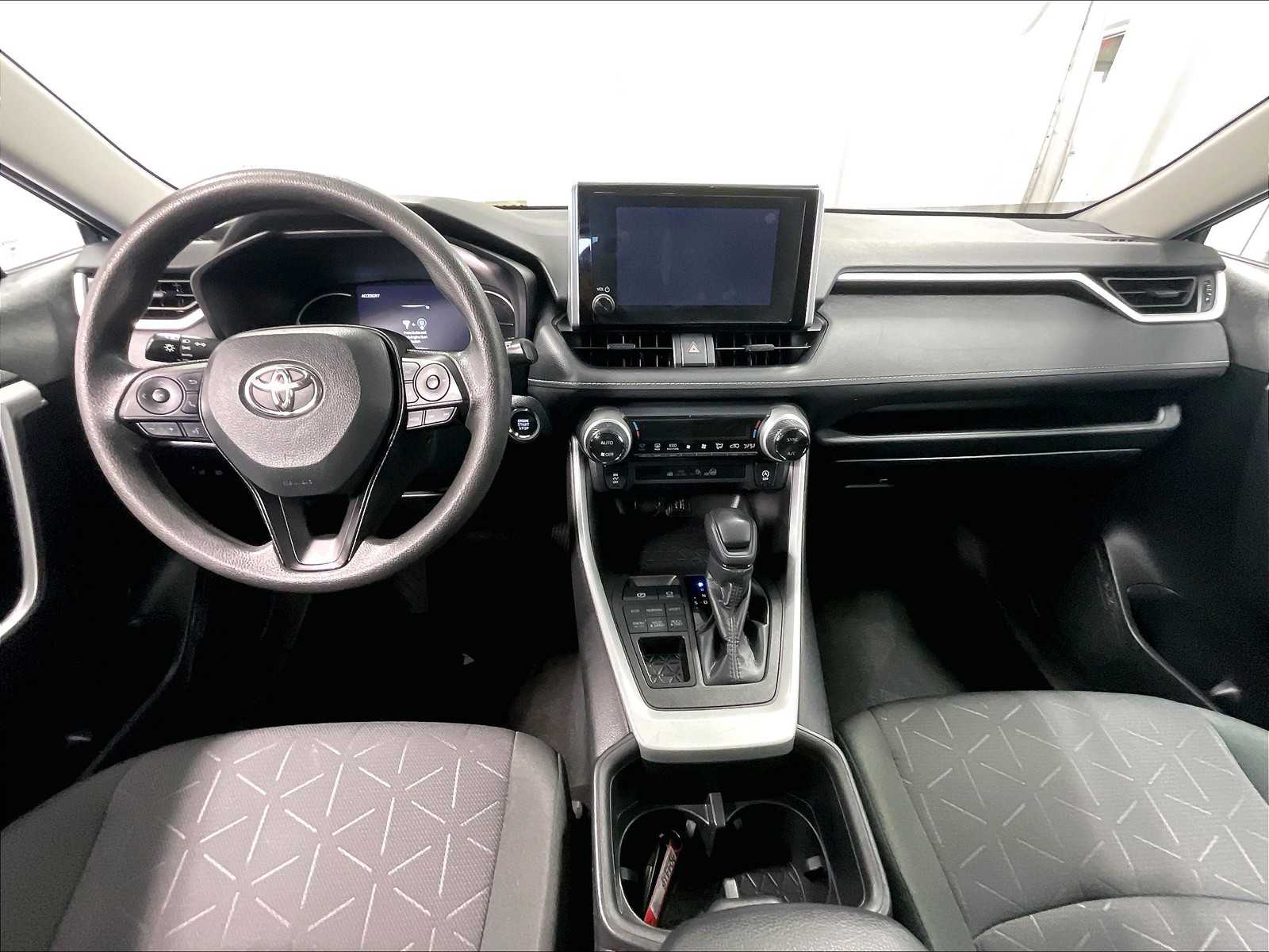 2023 Toyota RAV4 XLE photo 21