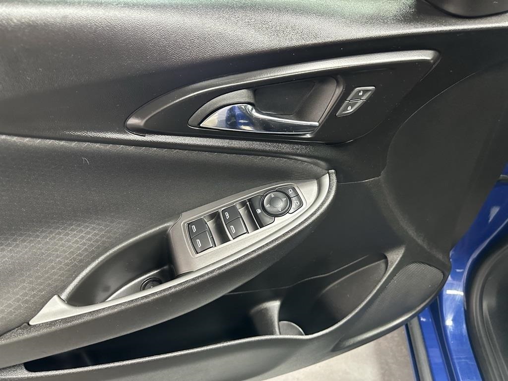 2023 Chevrolet Malibu 1LT photo 3