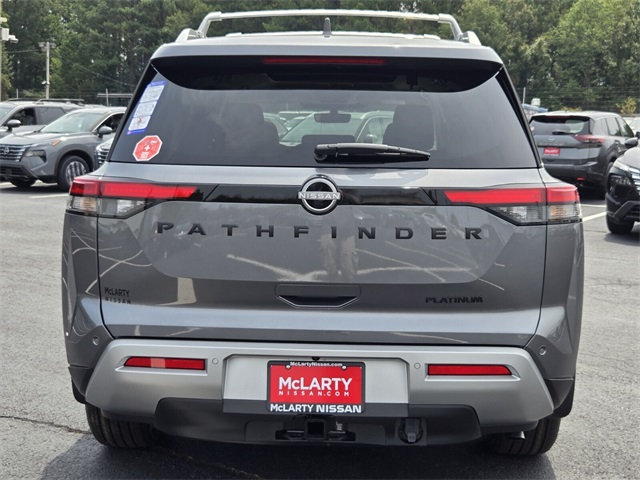 2025 Nissan Pathfinder Platinum photo 3