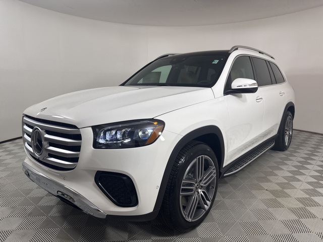 2026 Mercedes Benz GLS 450 4MATIC photo 3