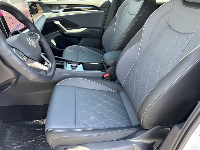 2025 Volkswagen Tiguan SEL R-Line Black photo 28
