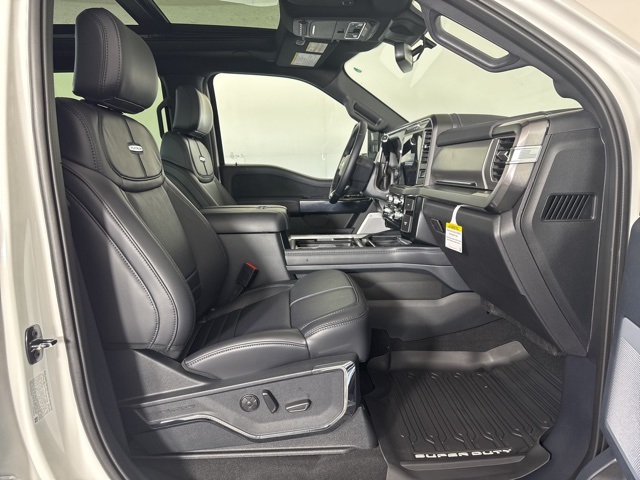 2025 Ford F-350 photo 4