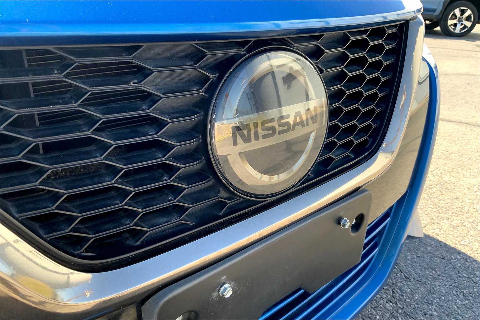 2020 Nissan Versa SR photo 26