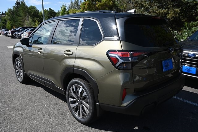 2025 Subaru Forester Touring photo 8