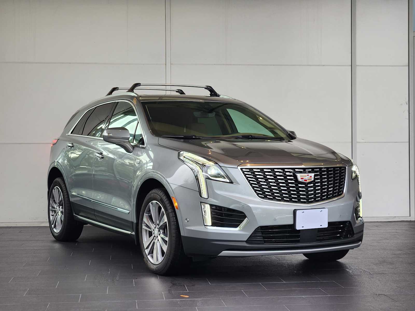 2024 Cadillac XT5 Platinum Premium Luxury photo 3