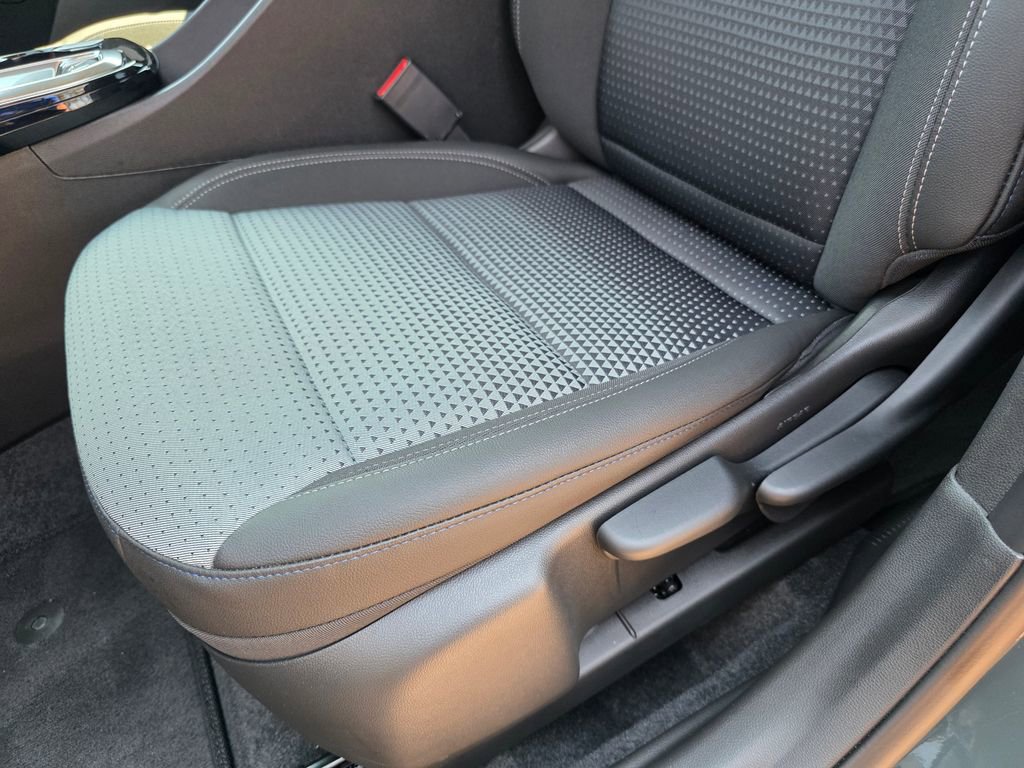 2025 Chevrolet Trax LT photo 8