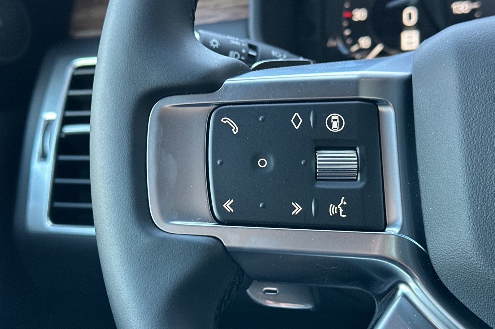 2025 Land Rover Discovery SE photo 25