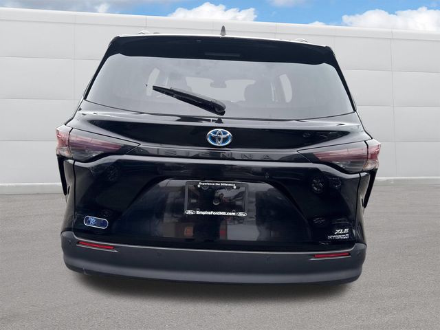 2024 Toyota Sienna XLE photo 4