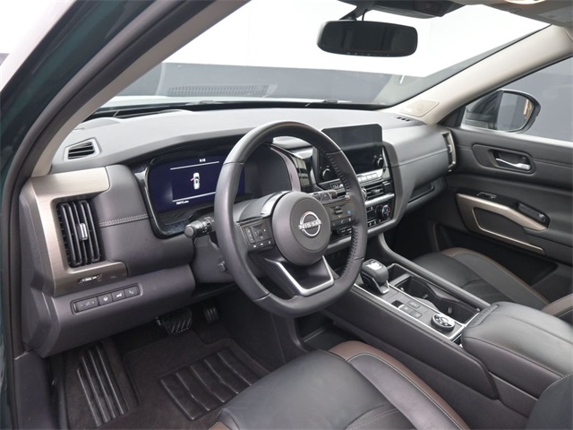2022 Nissan Pathfinder Platinum photo 17