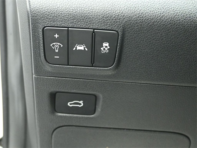 2023 KIA K5 - Image 11