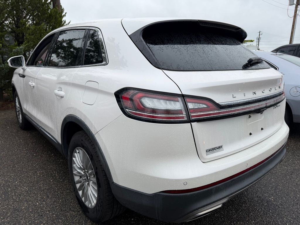 2019 Lincoln Nautilus Standard photo 2