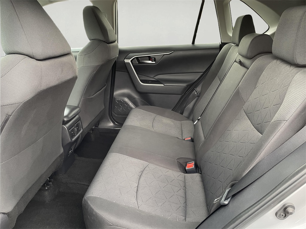 2022 Toyota RAV4 XLE photo 14