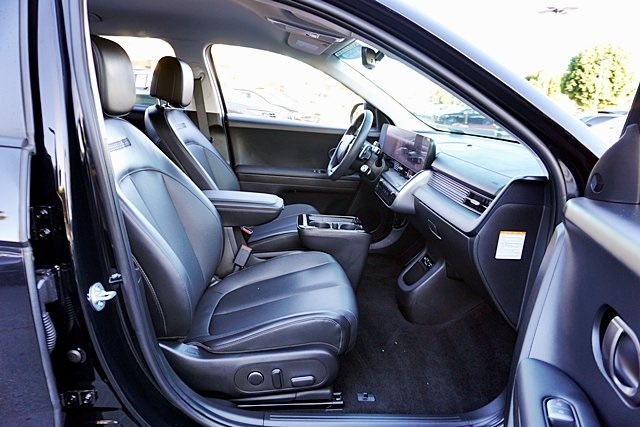 Used 2025 Black Hyundai SEL image 11