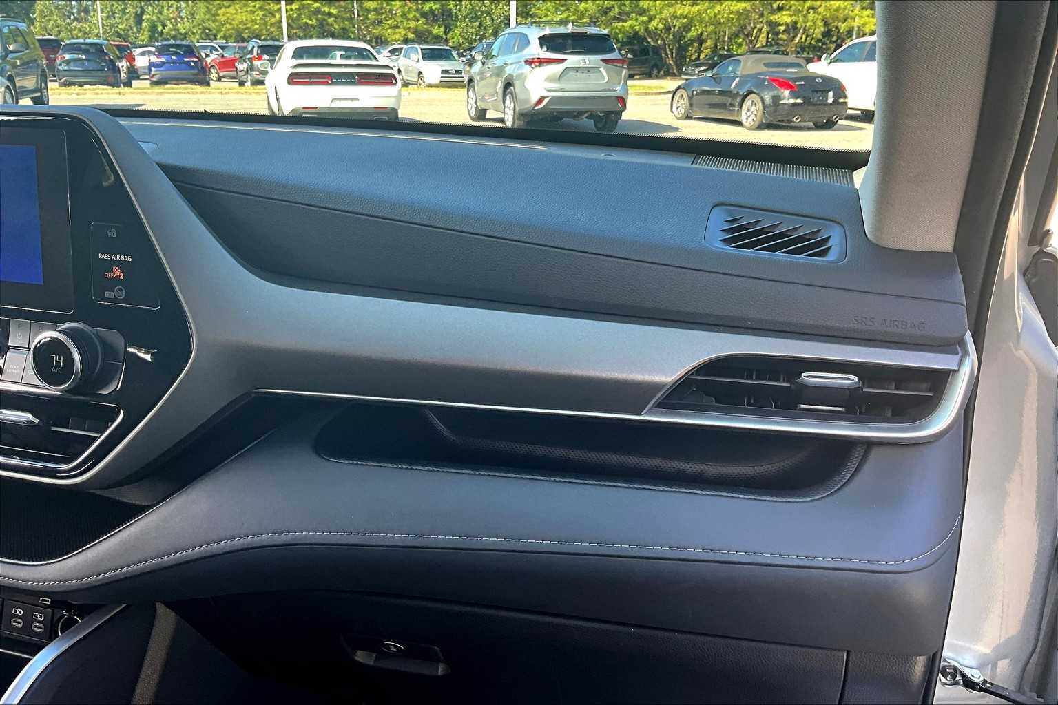 2023 Toyota Highlander LE photo 17
