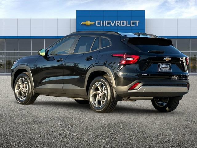 2026 Chevrolet Trax LT photo 2