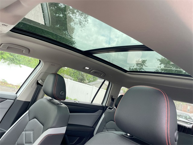 2025 Volkswagen Atlas Peak Edition SE Technology photo 11