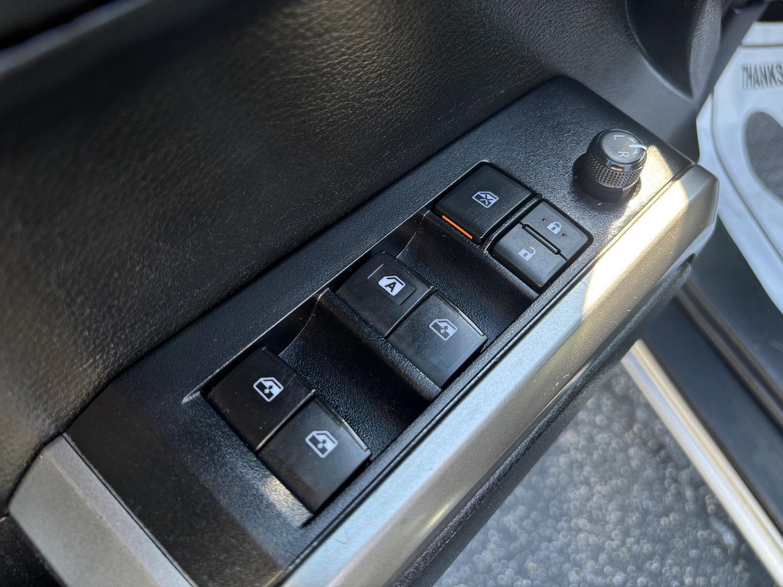 2022 Toyota Tacoma SR5 V6 photo 12
