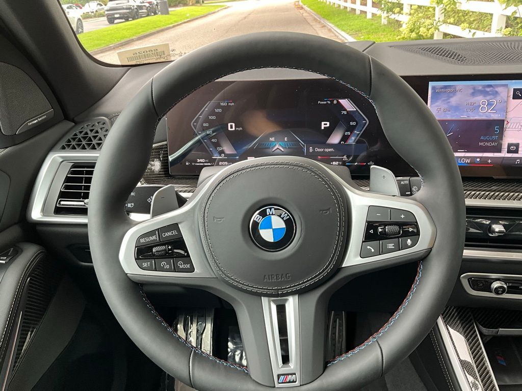 Used 2025 Alpine White BMW M60i image 11