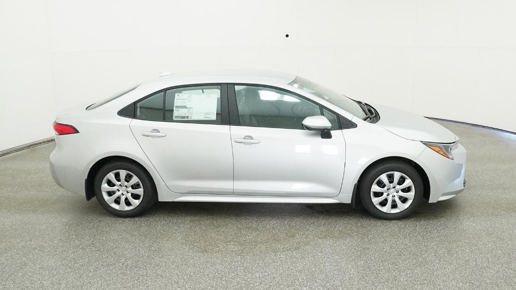 2025 Toyota Corolla LE photo 25