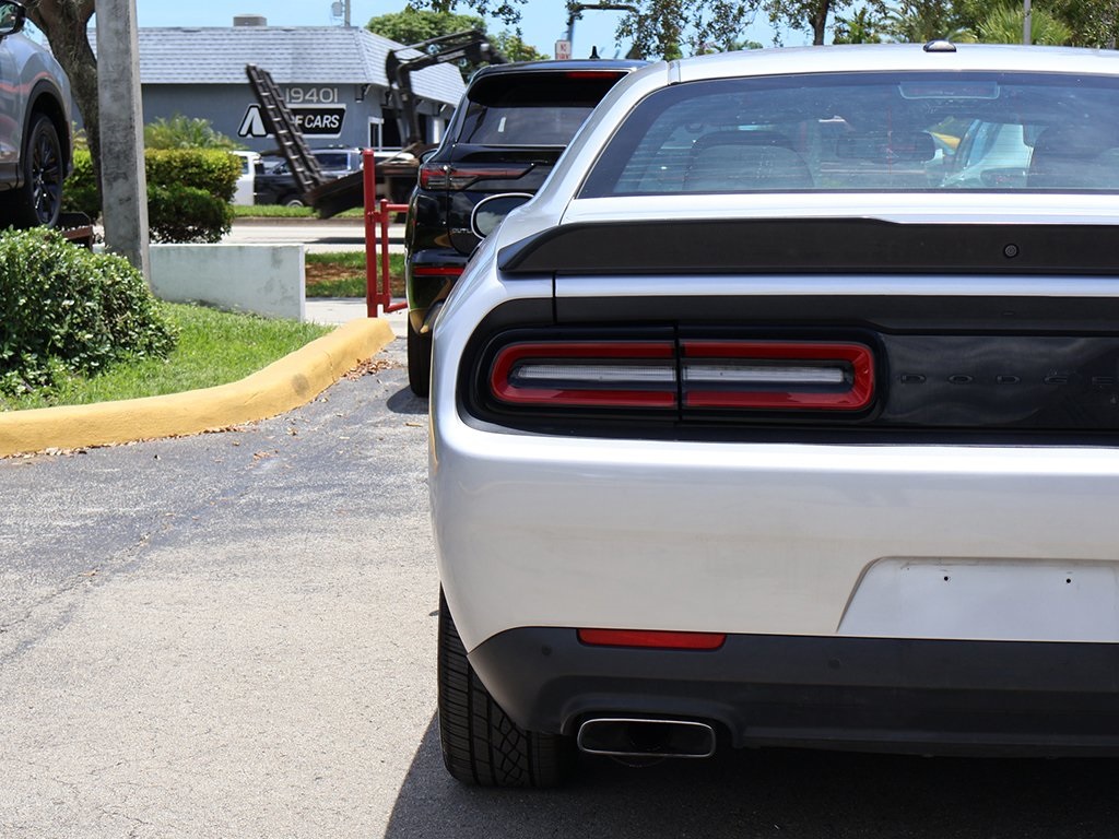 2022 Dodge Challenger R/T photo 5